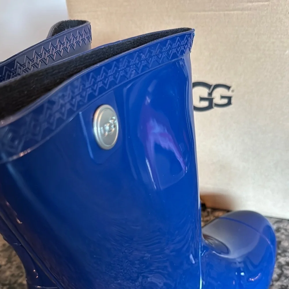 UGG Glossy Blue Waterproof Boots EUC 8-8.5